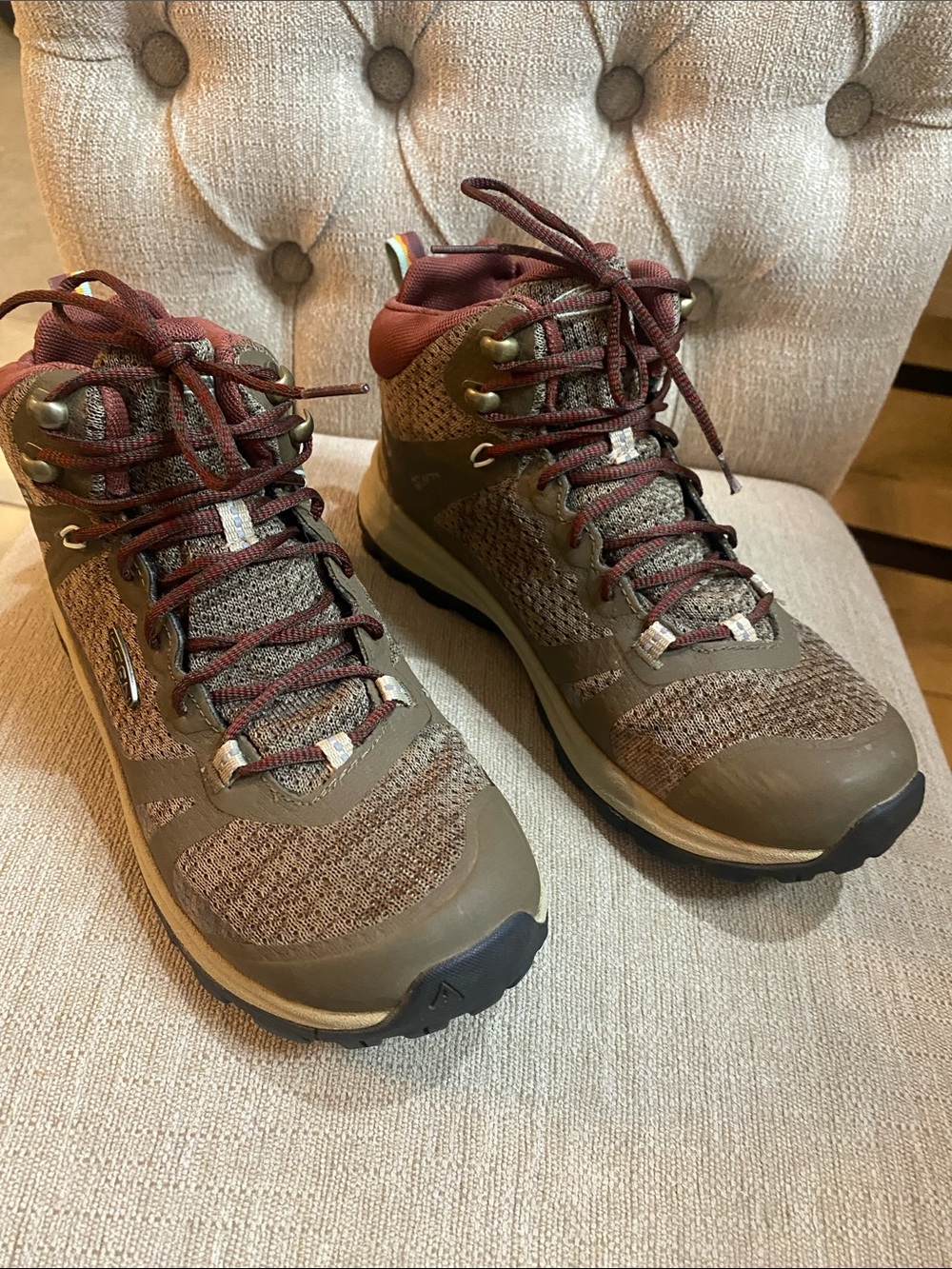 Keen NWOT Olive Green & Burgundy Hiker Ankle Boot Waterproof / Sz 6.5